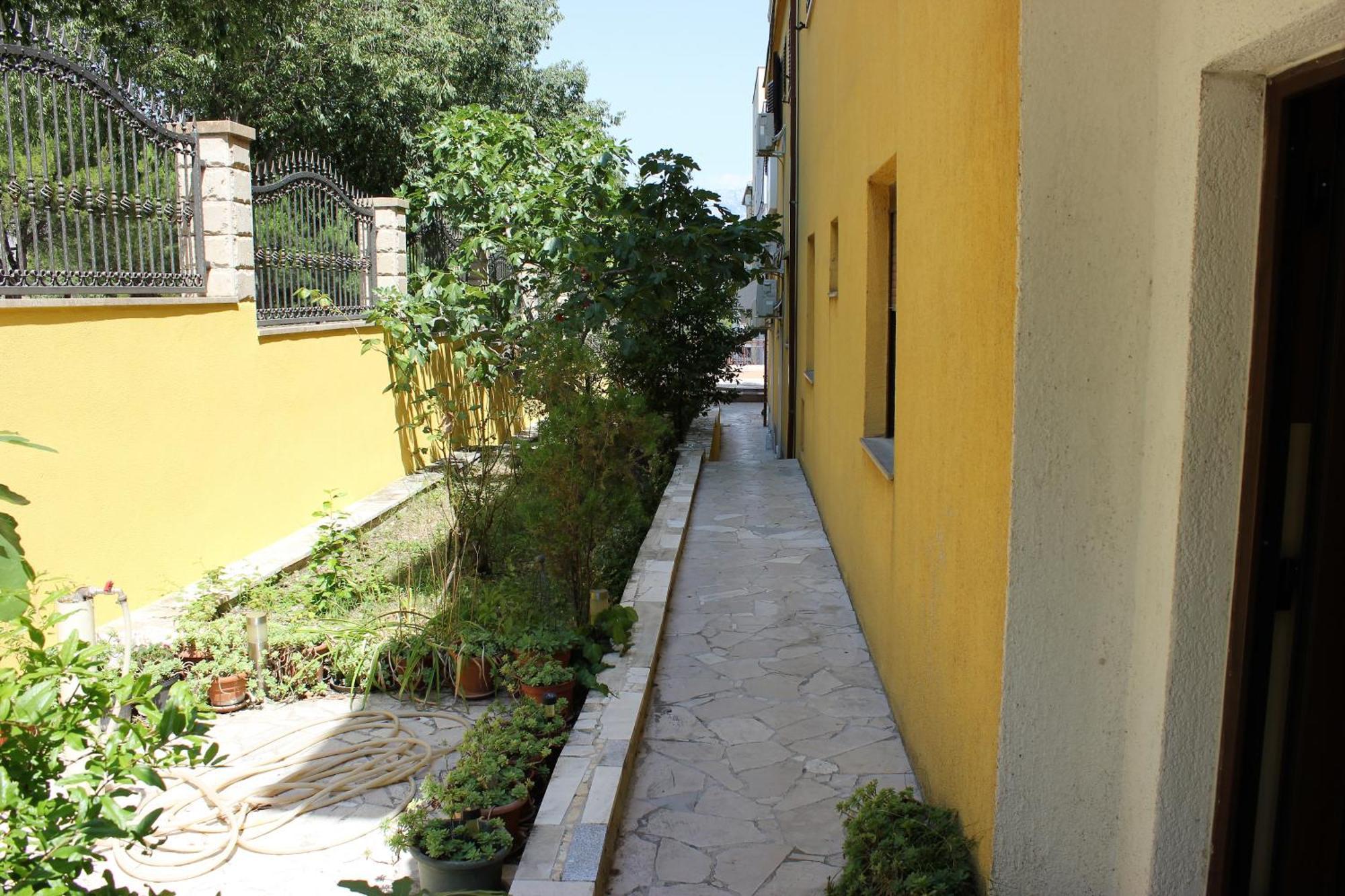 Eros Guesthouse Сплит Экстерьер фото
